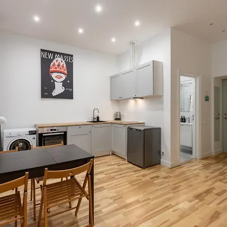 Modern Next To Jrt * Ρίγα